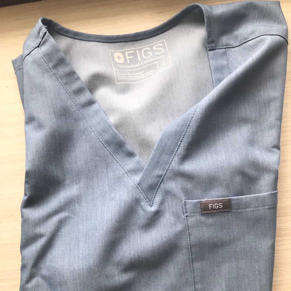 FIGS one pocket scrub top